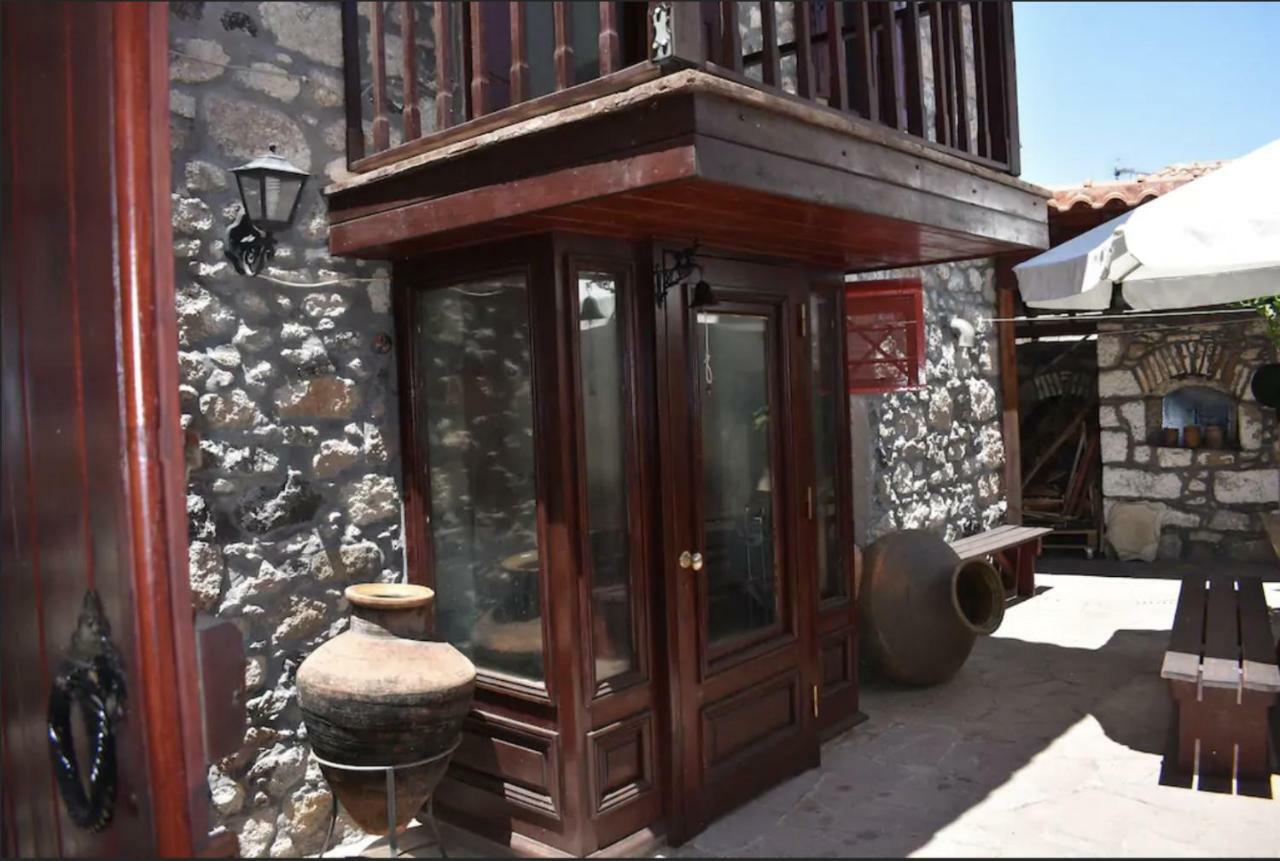 Wood And Stone In The Path Of Lava Villa Antissa Bagian luar foto